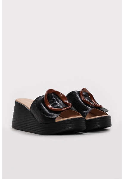 Ayakkabıhane Hakiki Deri Siyah Rugan Kadın Dolgu Topuk Terlik AH07275ZA2039DLG