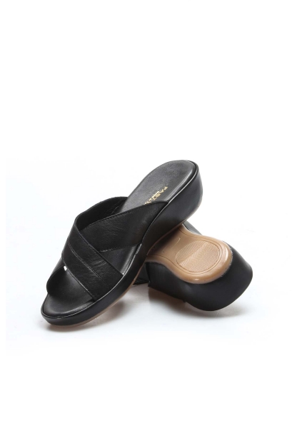 Ayakkabıhane İçi Dışı Hakiki Deri Çapraz Model Siyah Düz Taban Kadın Terlik AH078642611803