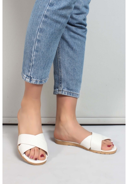 Ayakkabıhane Beyaz Kadın Düz Terlik AH07935ZA111